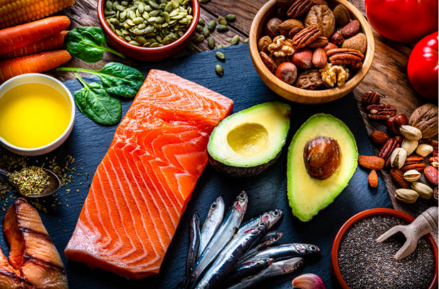 Ăn gì để bảo vệ da khỏi mụn nội tiết? Chuyên gia chia sẻ mẹo làm đẹp và thực phẩm nên ăn - Ảnh 2