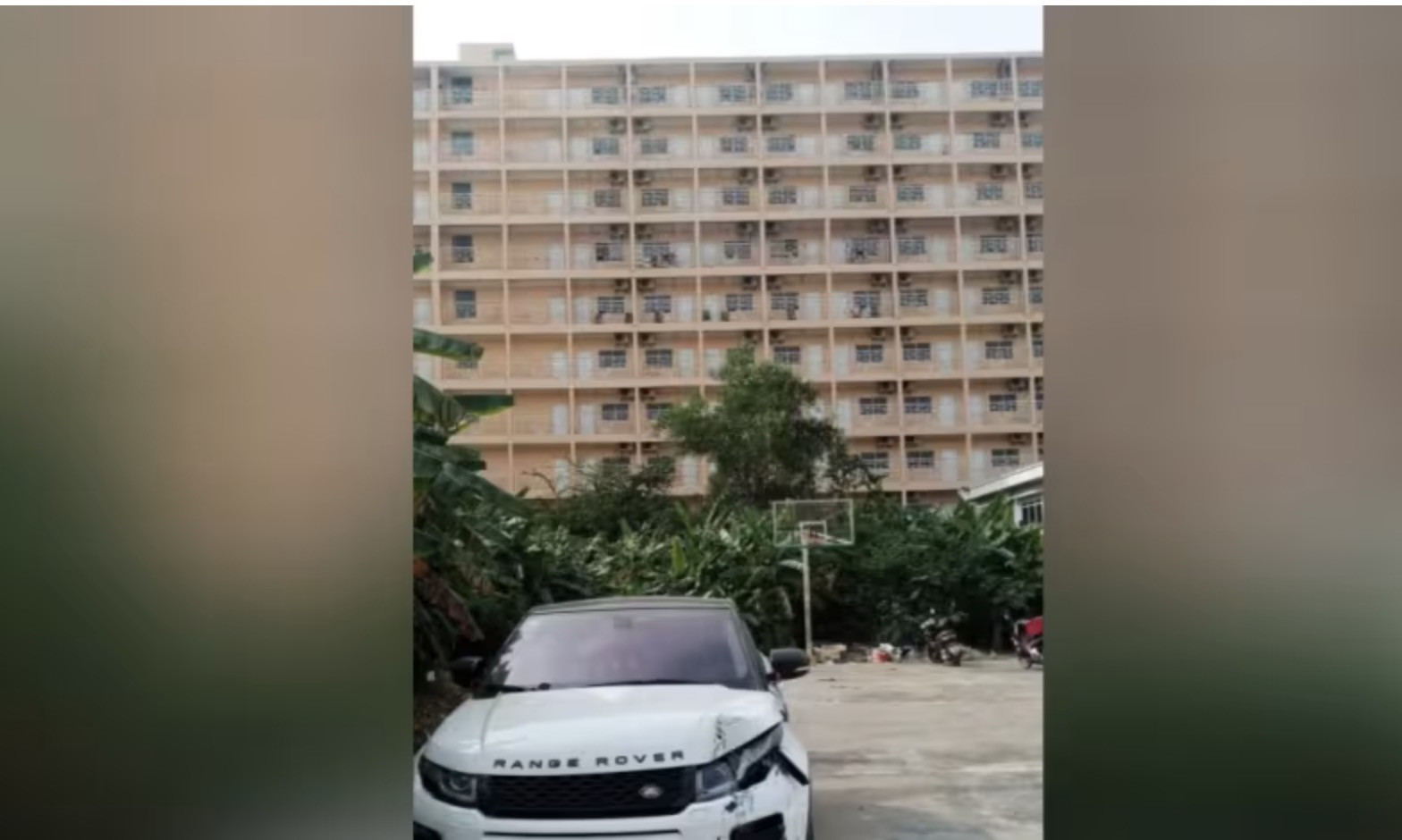 tòa nhà nơi Slamet làm việc - cna