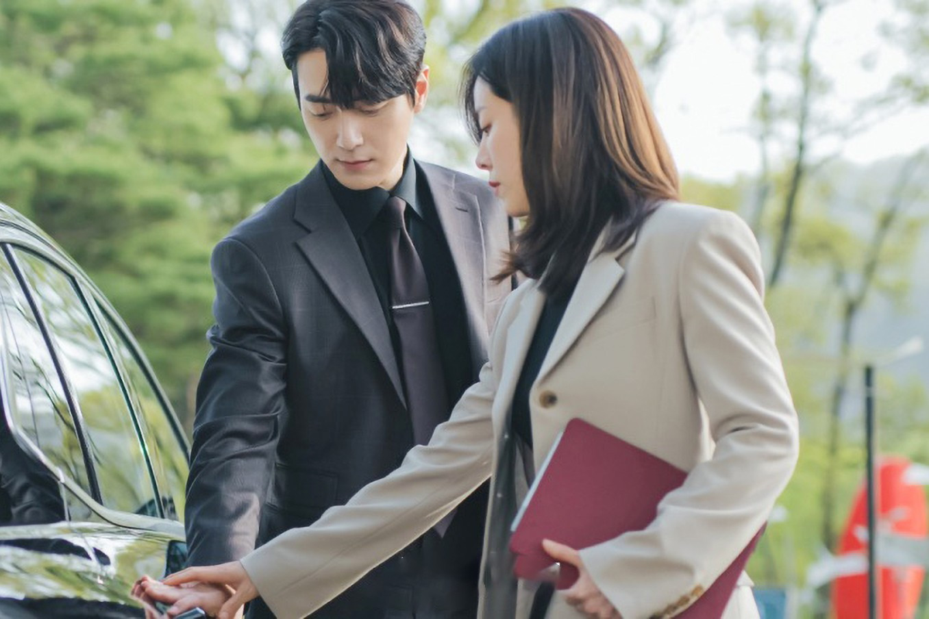 Phim tình công sở gây sốt ảnh 3