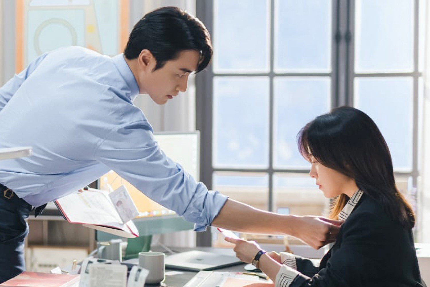 Phim tình công sở gây sốt ảnh 2