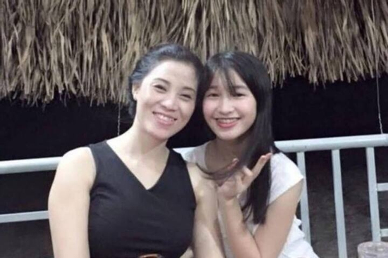 Vẻ đẹp trong trẻo của Á hậu Phương Nhi hồi chưa nổi tiếng trong loạt ảnh cũ