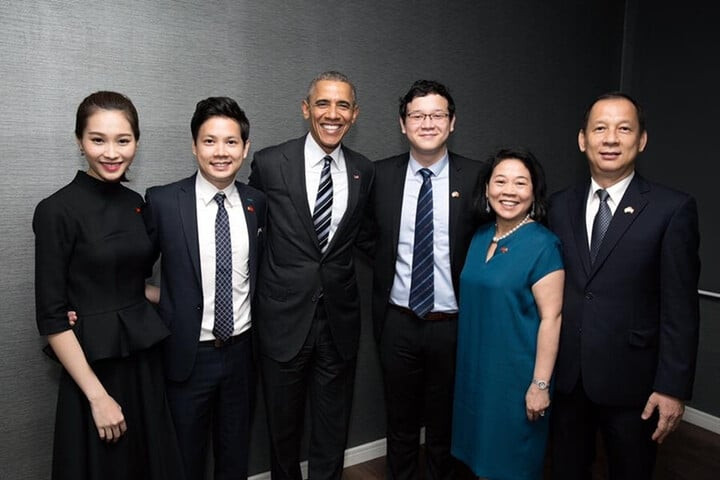 Thu Thảo và gia đình chồng trong tiệc đón ông Barack Obama.