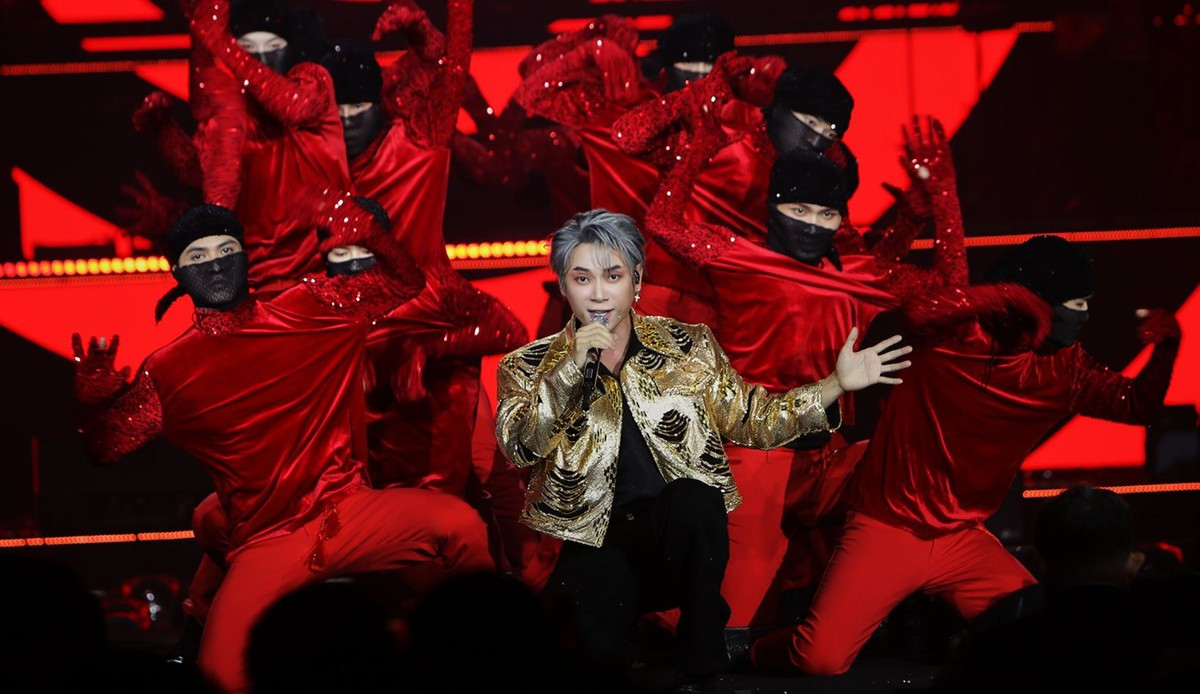 Hieuthuhai đánh bại Sơn Tùng ảnh 11