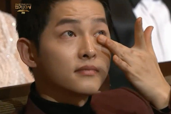 Song Joong Ki khóc vì phim không ai xem