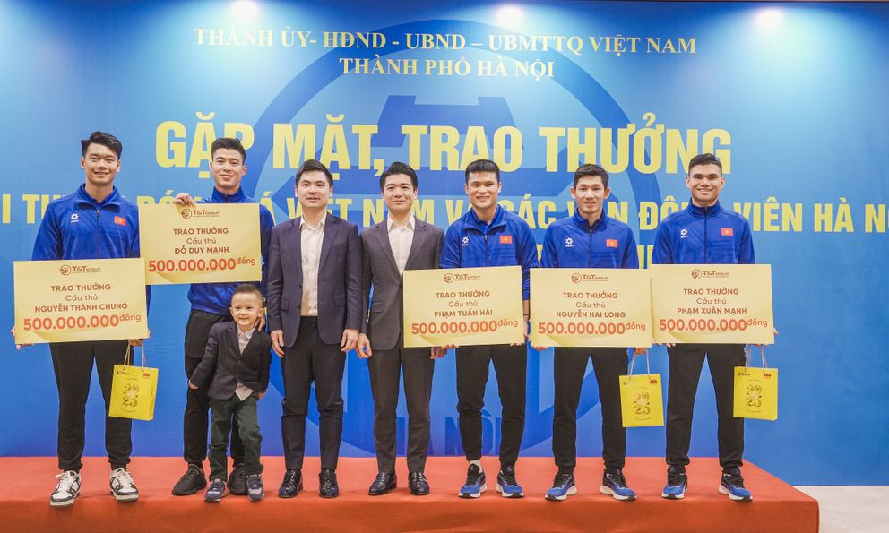 Bầu Hiển mở hầu bao, thưởng cực đậm cho các ngôi sao vô địch AFF Cup 2024 của Hà Nội FC và CLB CAHN