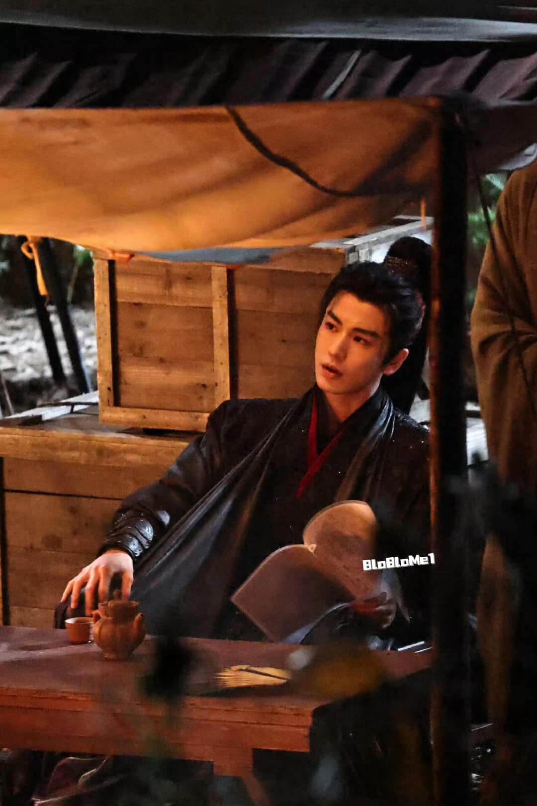 Điền Hi Vi 'gây sốt' khi cõng Trương Lăng Hách cao hơn 1m8 trên lưng trong phim mới - Ảnh 4