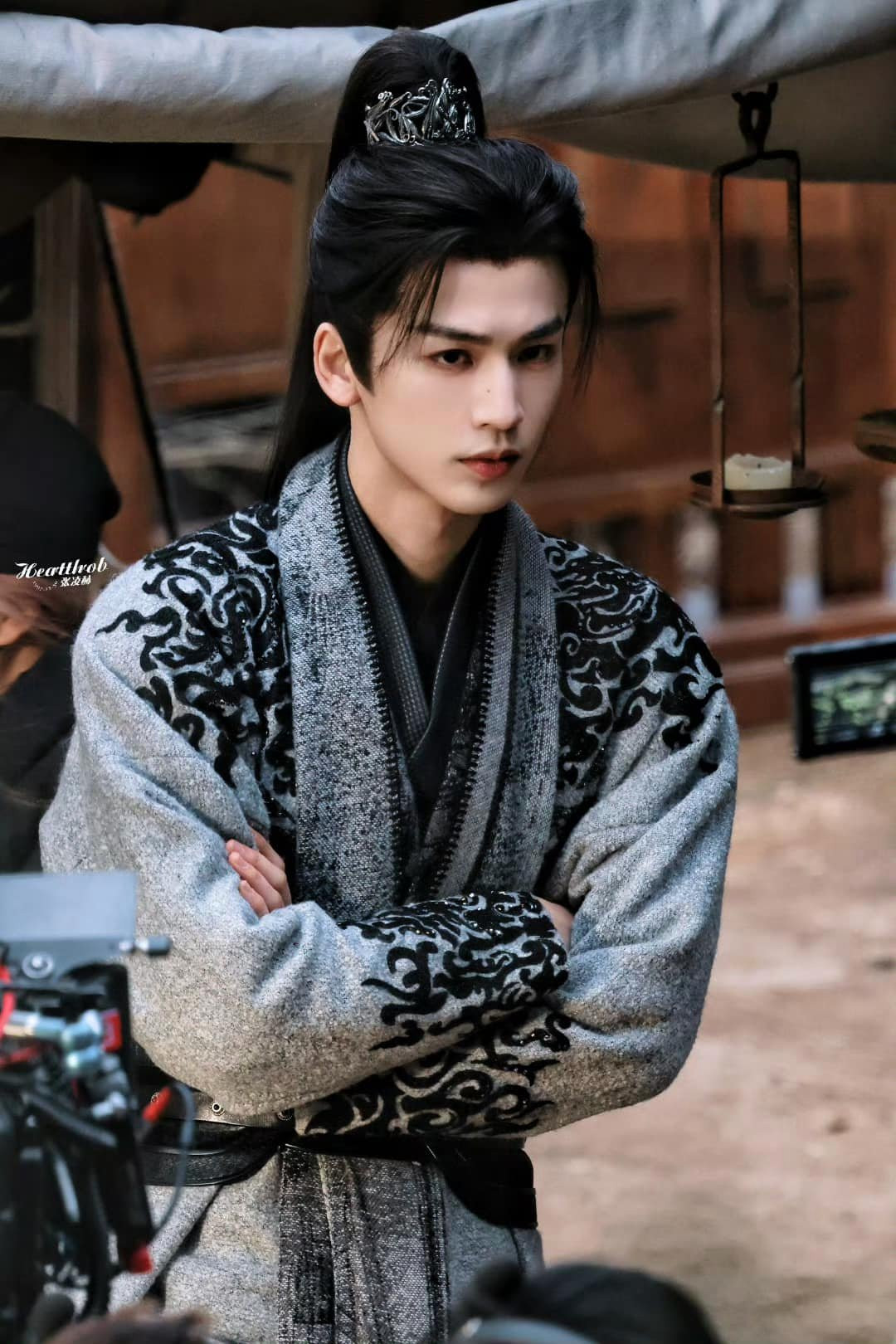 Điền Hi Vi 'gây sốt' khi cõng Trương Lăng Hách cao hơn 1m8 trên lưng trong phim mới - Ảnh 3