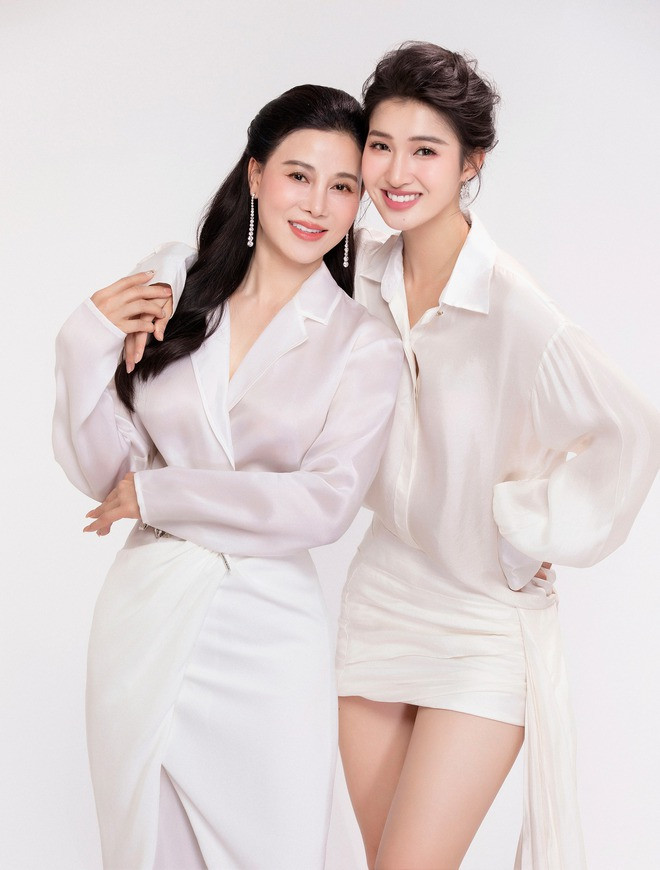 Nhan sắc mẹ Á hậu Phương Nhi được nhận xét thế nào khi đứng cạnh con gái?- Ảnh 6.