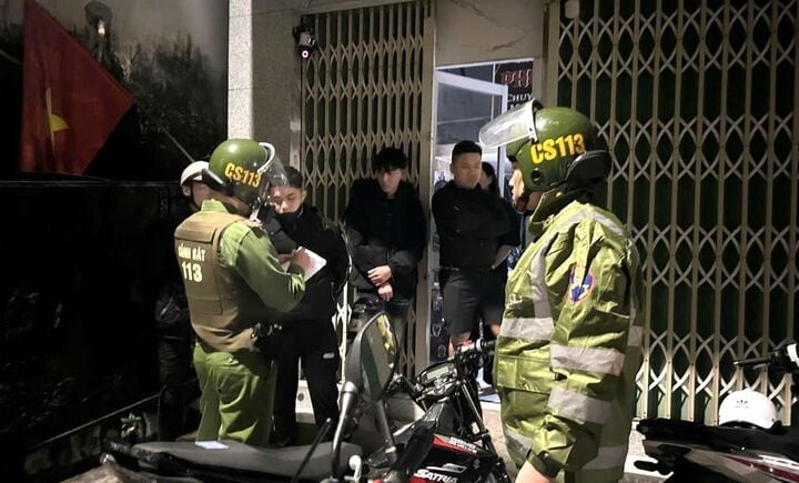 Lực lượng Cảnh sát 113 Công an TP Đà Nẵng xử lý nhóm mang hung khí đi đánh nhau.