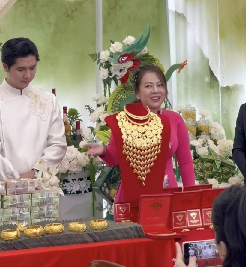 Bà Nguyễn Thụy Vân Khánh, mẹ của cô dâu Minh Thư. Ảnh: Saostar.