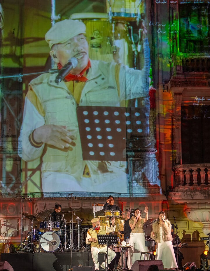 Ông chia sẻ hầu hết những bài hát ông viết hay đều là lúc tưởng rằng sắp chết.