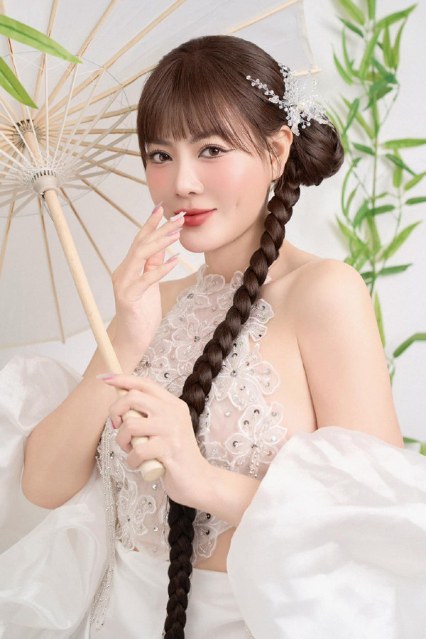 'Nhân sự mới' của Táo quân 2025 thăng hạng cả nhan sắc lẫn sự nghiệp sau ly hôn - Ảnh 3.