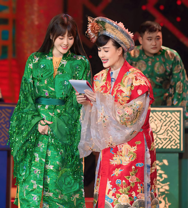 'Nhân sự mới' của Táo quân 2025 thăng hạng cả nhan sắc lẫn sự nghiệp sau ly hôn - Ảnh 2.