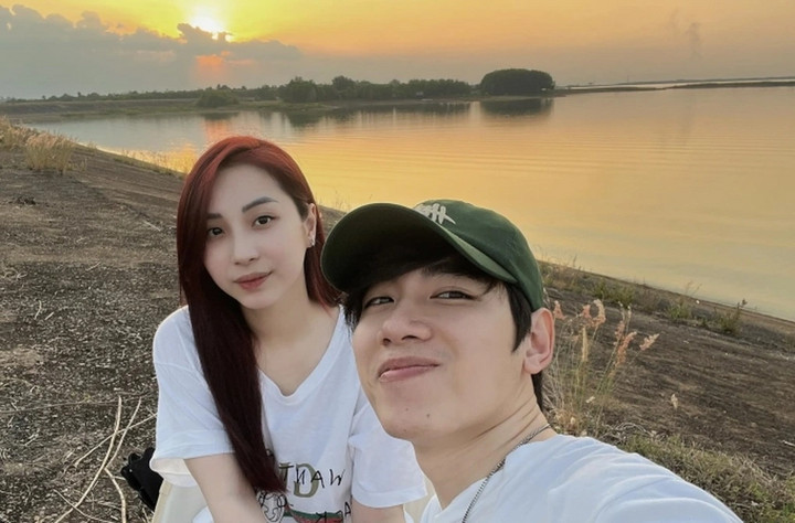 Họ yêu nhau từ khi còn ngồi ghế nhà trường.