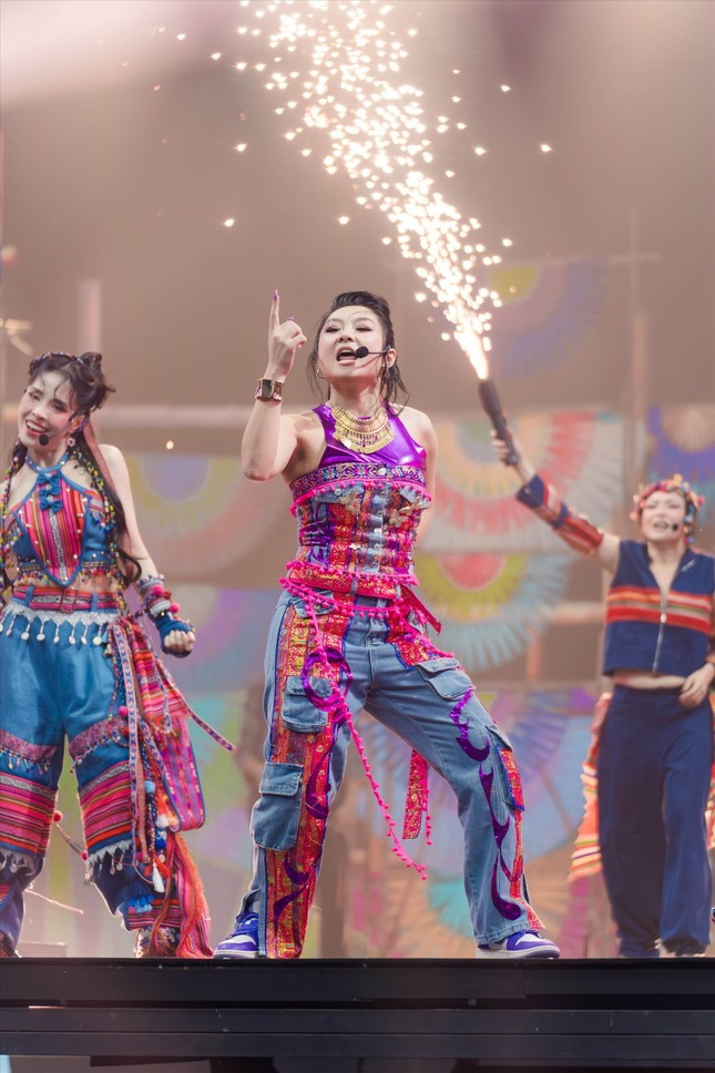 Chị đẹp vượt vũ môn nhờ nhạc của 'các cụ' ảnh 3