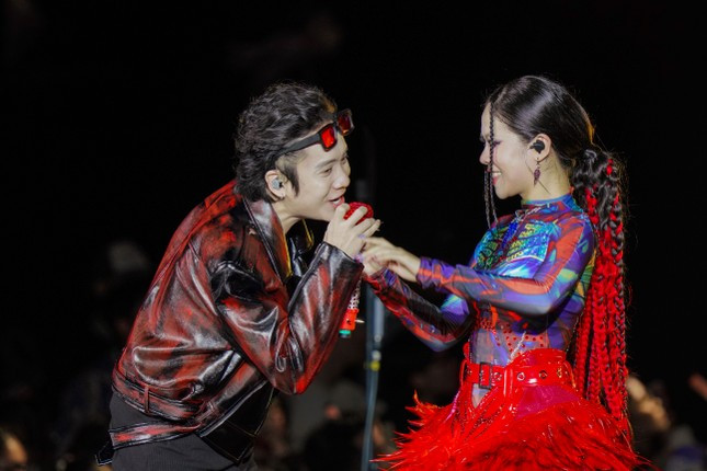 Xứng danh 'nữ hoàng gen Z' của V-pop, tlinh 'càn quét' các bảng xếp hạng, ẵm trọn nhiều giải thưởng âm nhạc ảnh 4