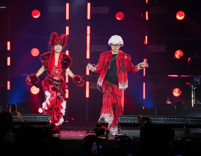 Xứng danh 'nữ hoàng gen Z' của V-pop, tlinh 'càn quét' các bảng xếp hạng, ẵm trọn nhiều giải thưởng âm nhạc ảnh 3