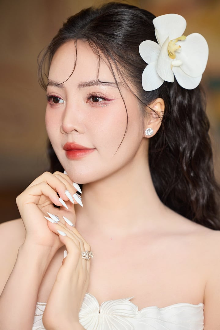 Á hậu Thụy Vân.