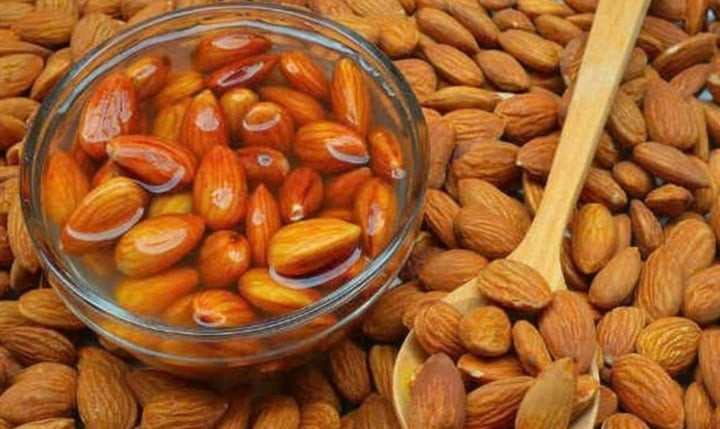 Nên ngâm hạnh nhân trước khi ăn