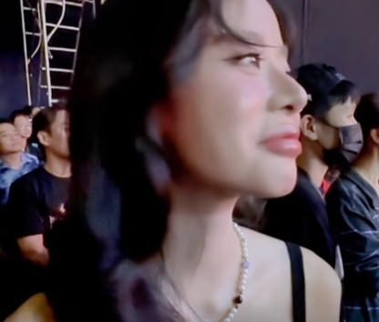 Chứng kiến nụ hôn của MisThy, nữ streamer nổi tiếng