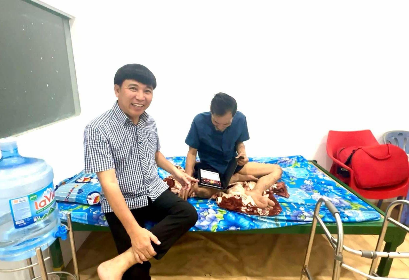 Hai người giúp việc đã nghỉ sau khi chăm sóc Thương Tín- Ảnh 2.