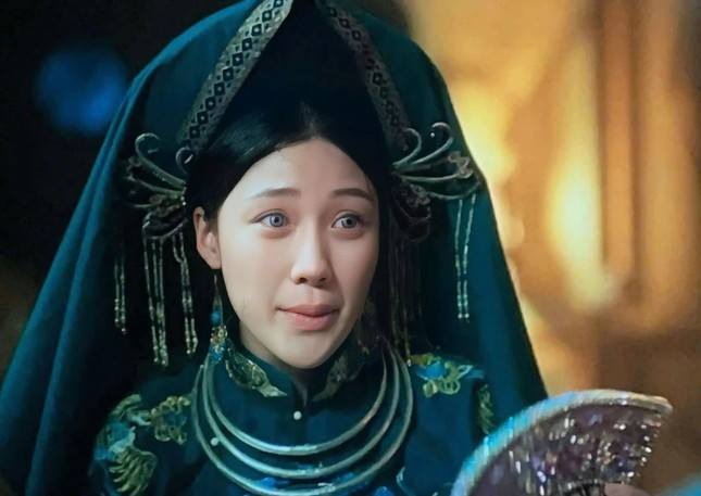 Hình ảnh em gái Trấn Thành mặc trang phục đạo Mẫu bị cắt bỏ ảnh 1