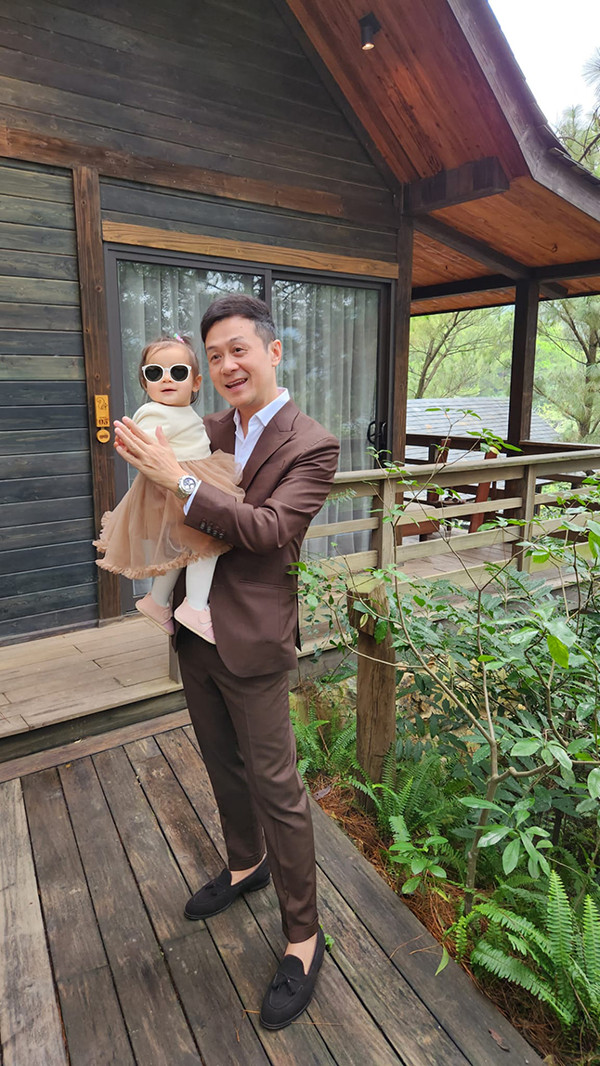 Con gái nam MC nổi tiếng của VTV lớn phổng phao ở tuổi lên 2 - Ảnh 5.