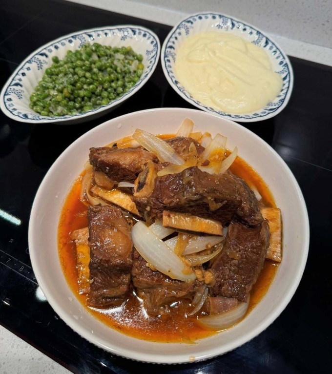 Tăng Thanh Hà dạy con gói bánh chưng đón Tết- Ảnh 9.