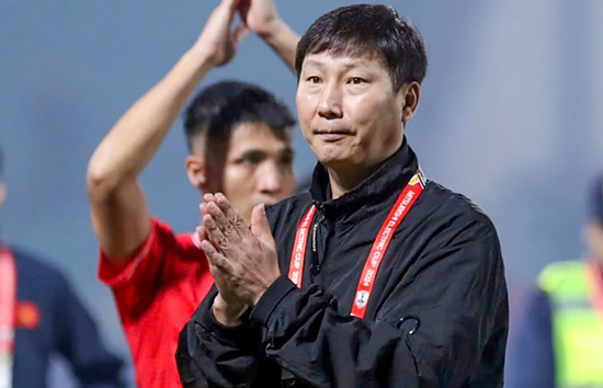 HLV Kim Sang Sik tiết lộ đưa gia đình sang Việt Nam ăn Tết Nguyên Đán