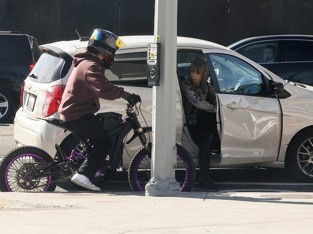 Pax Thiên gây tai nạn, đâm sầm vào ôtô ảnh 1