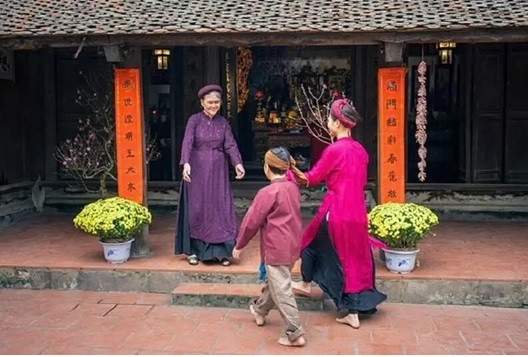 Những tuổi tuyệt đối không nên chọn xông đất năm Ất Tỵ 2025 và cách lựa chọn tuổi xông đất, xông nhà tốt nhất - Ảnh 2.