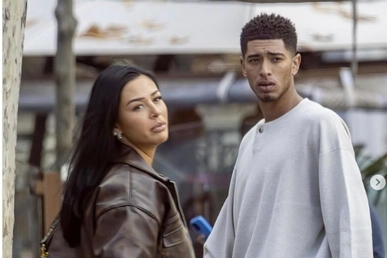 Jude Bellingham lần đầu công khai bạn gái bốc lửa lớn hơn 6 tuổi