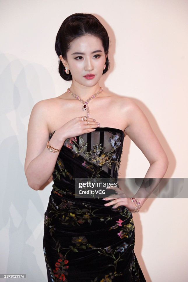 Nhân viên bị đuổi việc vì chê Lưu Diệc Phi béo ảnh 2