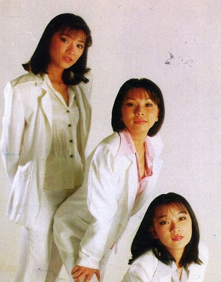 Tam ca áo trắng nổi tiếng với những ca khúc về tuổi học trò.