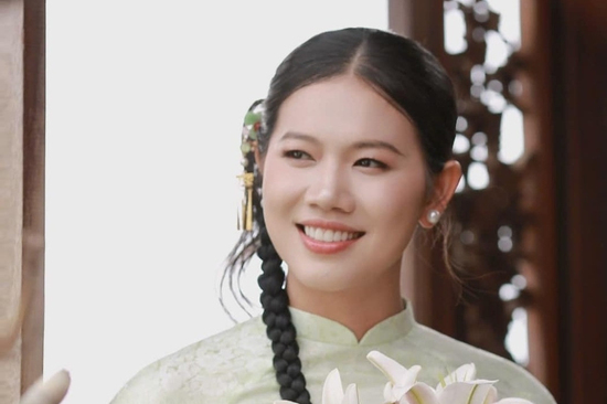 Ánh Viên đẹp hút hồn khi diện áo dài đón Xuân Ất Tỵ