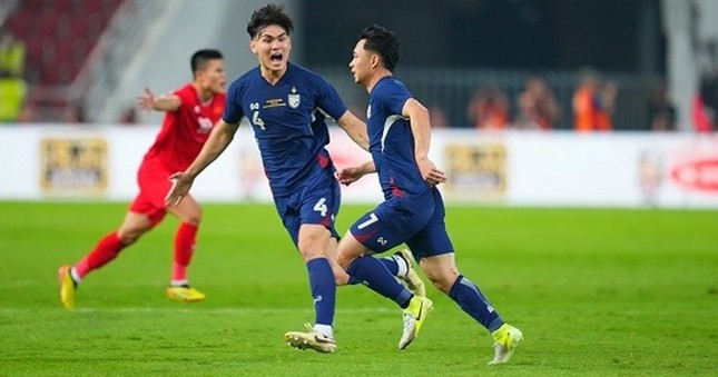 Báo Thái Lan phản ứng khi chương trình Táo quân ‘khịa’ bàn thắng bẩn của Supachok ảnh 2