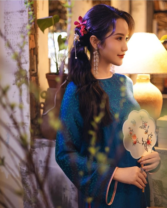 Khánh Vy, Hòa Minzy và dàn hot girl giới trẻ duyên dáng trong tà áo dài Tết ảnh 8