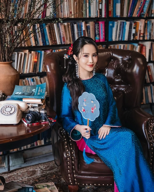 Khánh Vy, Hòa Minzy và dàn hot girl giới trẻ duyên dáng trong tà áo dài Tết ảnh 7