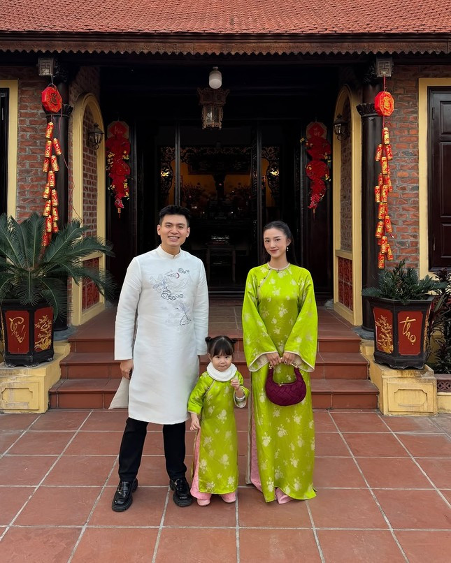 Khánh Vy, Hòa Minzy và dàn hot girl giới trẻ duyên dáng trong tà áo dài Tết ảnh 6