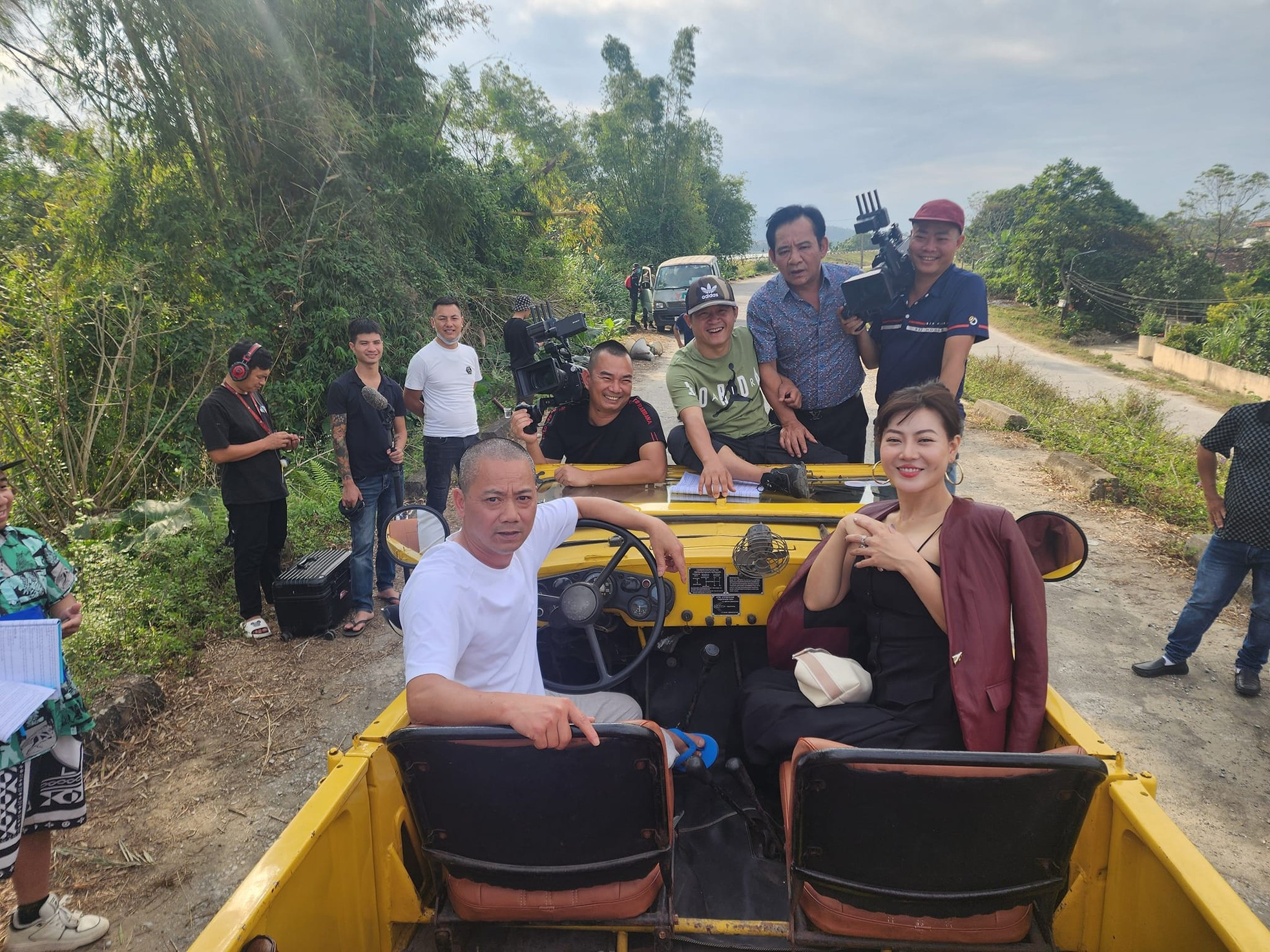 Hài Tết vẫn nhảm, có phần dung tục ảnh 1