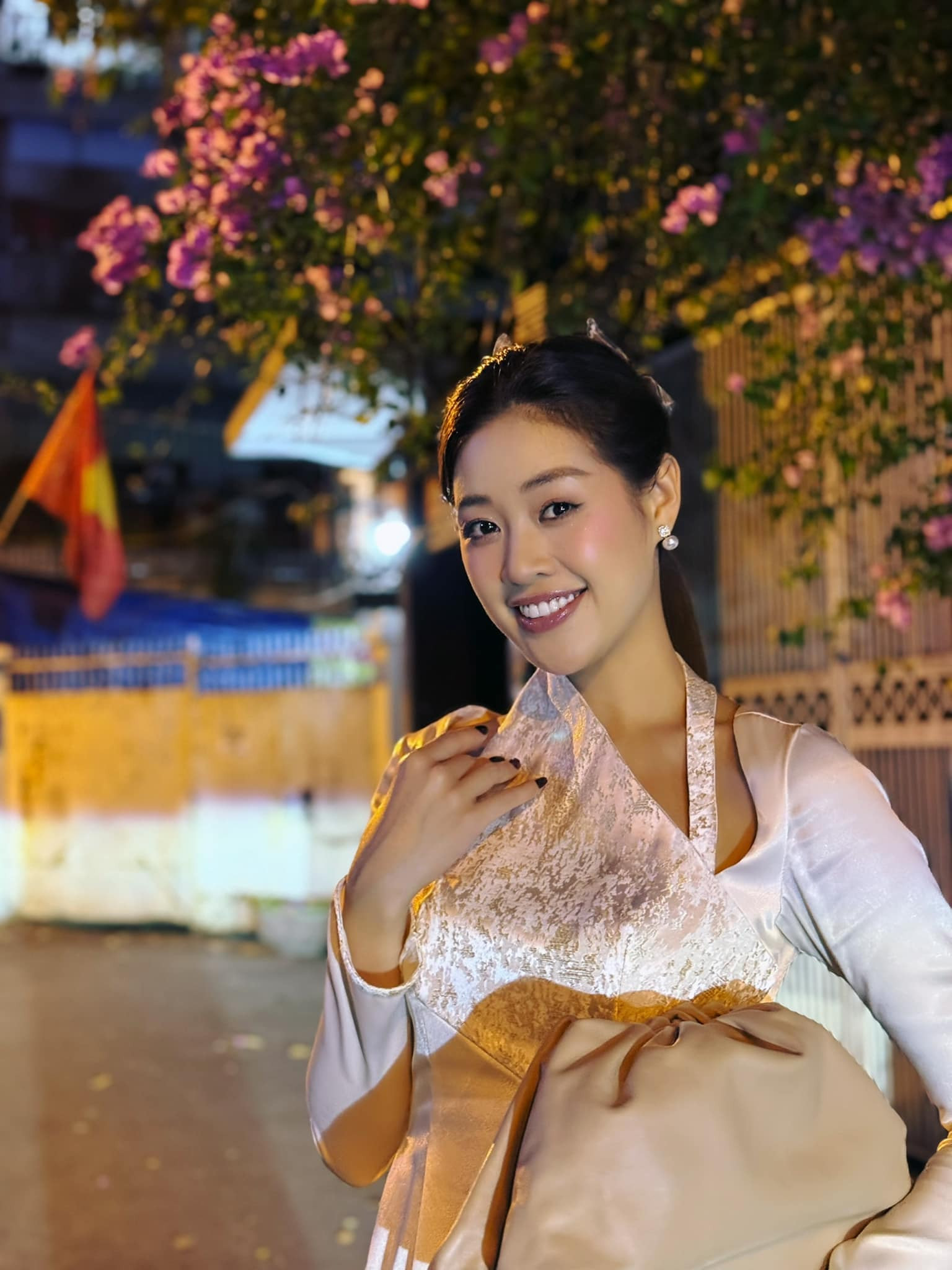 Hoa hậu Khánh Vân hé lộ mối quan hệ thực sự với con riêng của chồng- Ảnh 1.