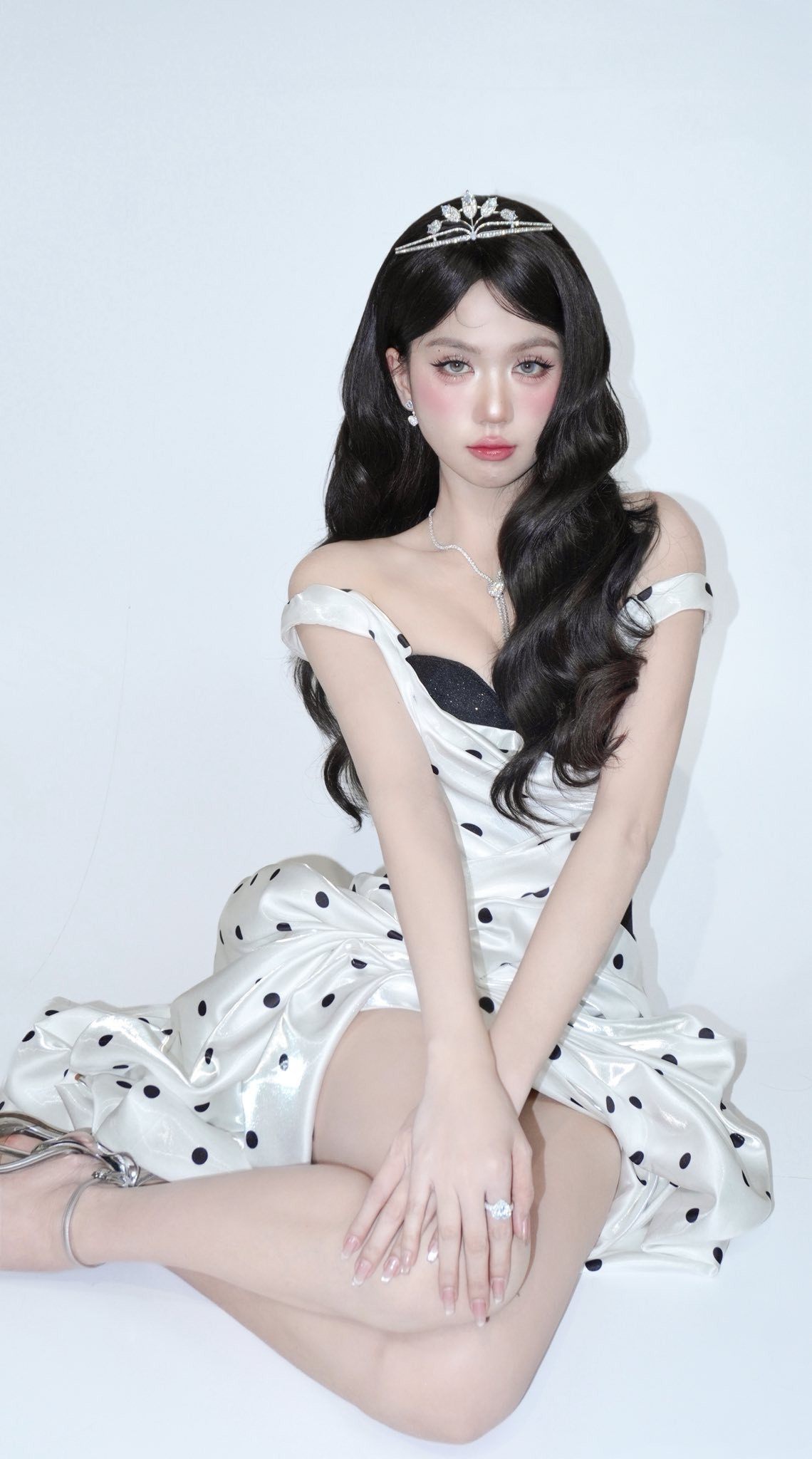 Choáng số tiền Mỹ Tâm Ngọc Trinh ủng hộ bà con chịu ảnh hưởng bão số 10