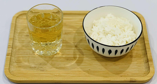 Điều gì xảy ra khi vừa ăn cơm vừa uống trà?