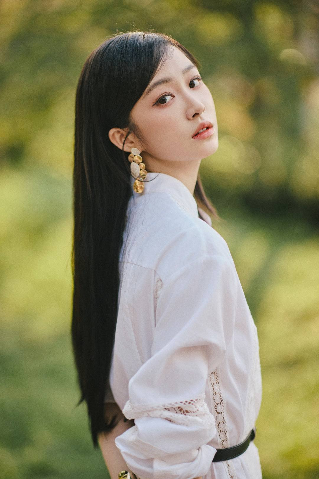 Đúng 6h sáng ngày mai, thứ Năm 2/10/2025, 3 con giáp sẽ hưởng lộc trời ban, sự nghiệp 'cất cánh', may mắn ngập tràn - Ảnh 1