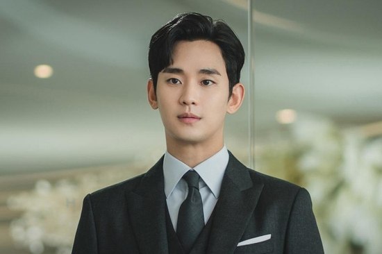Hình ảnh hiếm hoi của Kim Soo Hyun sau 6 tháng đóng băng mọi hoạt động