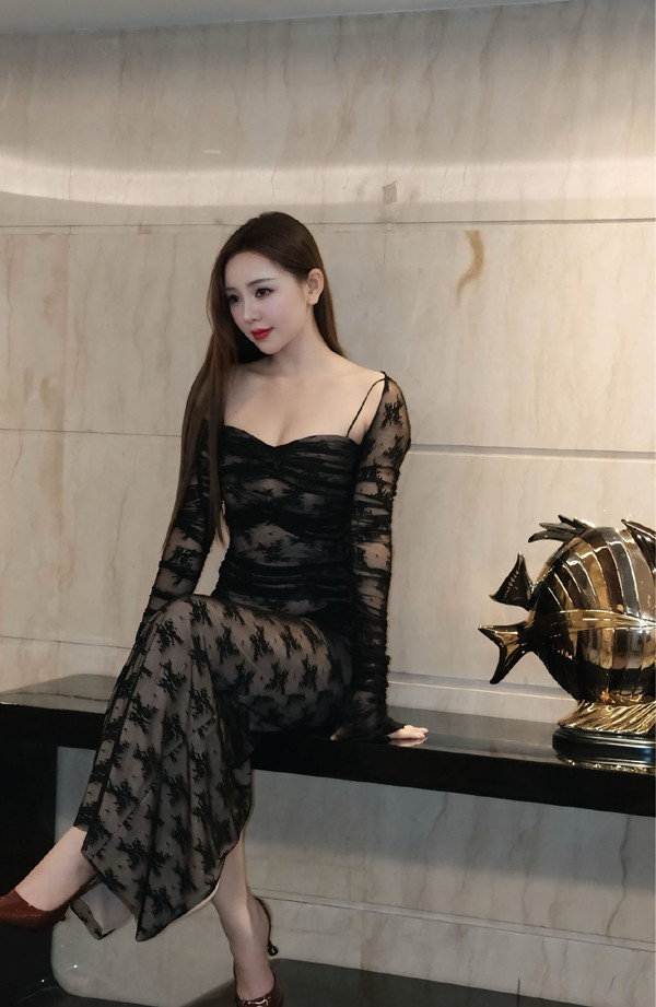 Mix đồ xuống phố ngày thu đẹp như Quỳnh Kool - Ảnh 6.