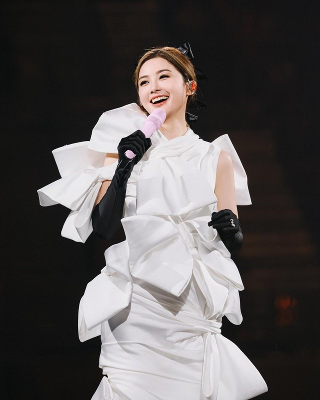 Mỹ nhân Hoa ngữ sau ly hôn Nữ ca sĩ lấy chồng bí ẩn nhất showbiz bị chỉ trích vì hẹn hò Trần Vỹ Đình