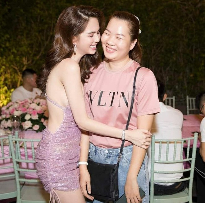 Sướng như giúp việc Ngọc Trinh hết sắm đồ hiệu lại được tặng Iphone 17 hơn 60 triệu