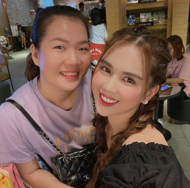 Sướng như giúp việc Ngọc Trinh hết sắm đồ hiệu lại được tặng Iphone 17 hơn 60 triệu