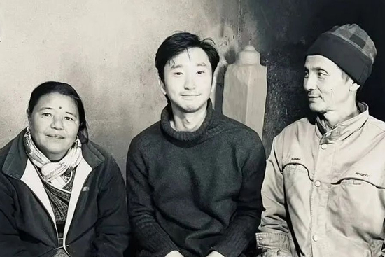 Thạc sĩ lương cao từng có 9 mối tình, 1 con riêng, giờ bỏ việc để đi ăn ngủ lang thang